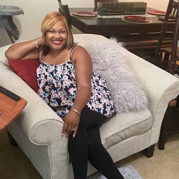 Meet your Posher, Tiffany - Picture 1 of 1